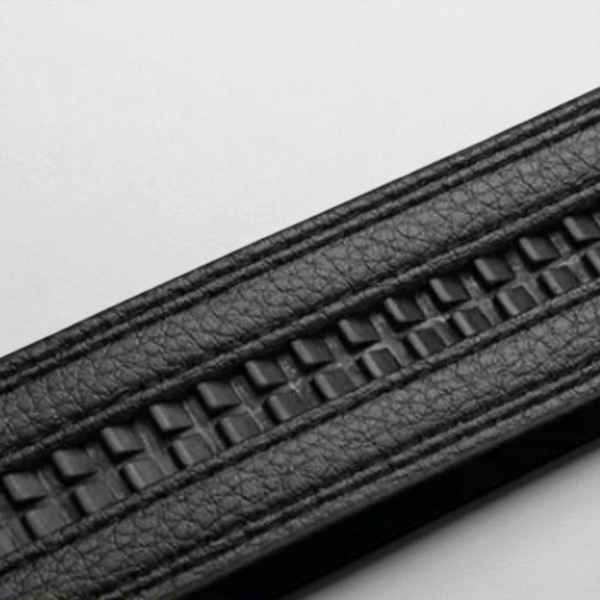 Classic leather belt with automatic buckle
