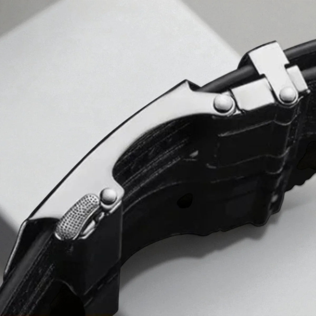 Classic leather belt with automatic buckle
